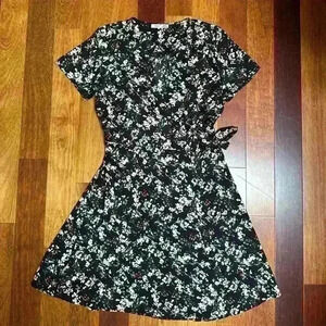 Dex | Black floral short sleeve wrap  dress size M
